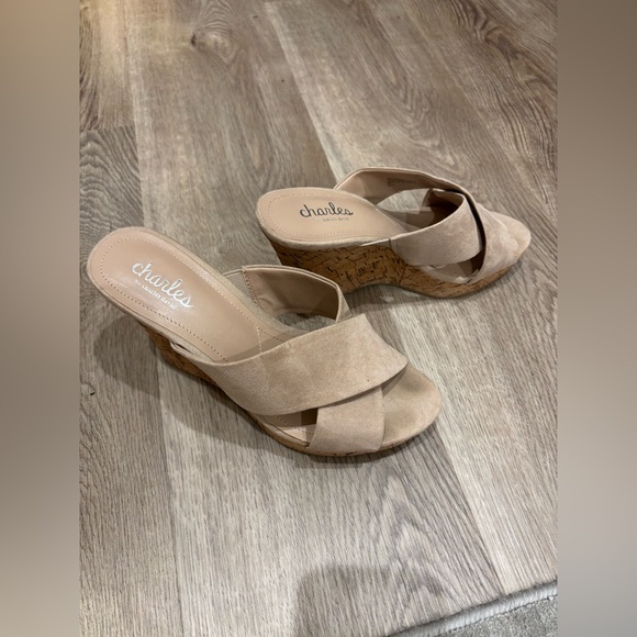 Charles by Charles David Tan Wedge Sandals with Strappy Design - Picture 5 of 10